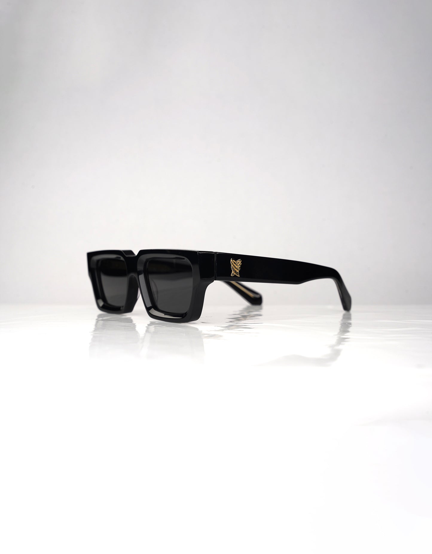 'IV' Frame in Jet Black